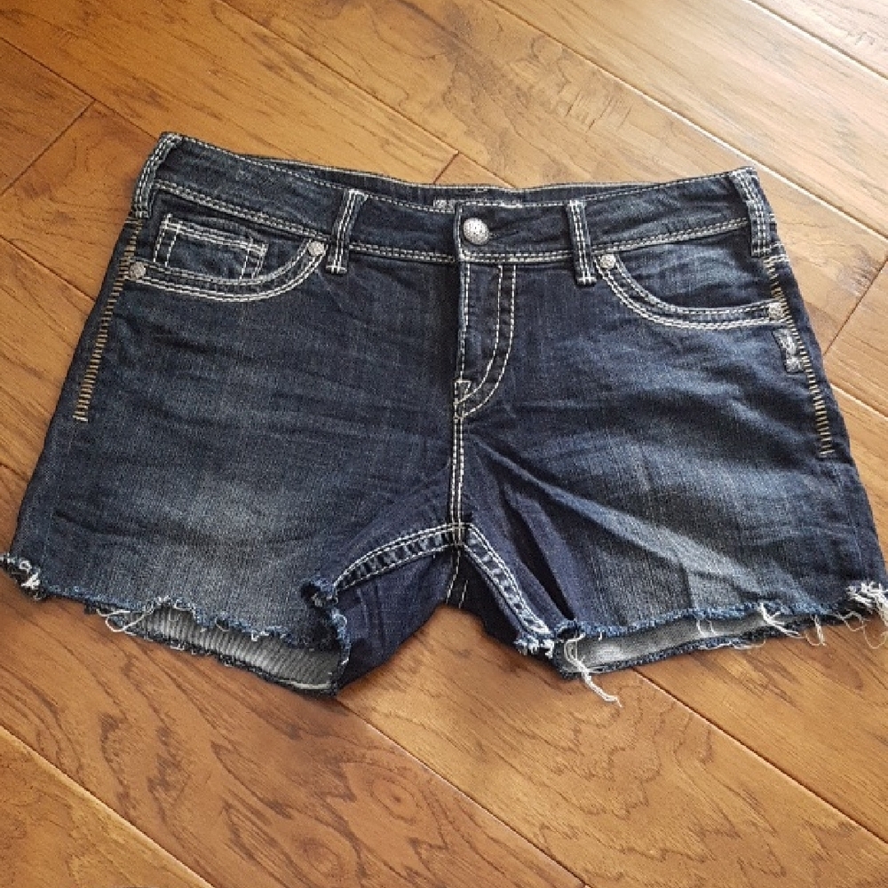 Silver Jeans Co Suki Short Distressed Hem Shorts Size 30
